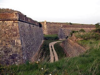 Fortaleza de San Fernando y sus fosos