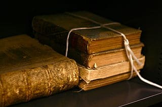 Fajo de Libros antiguos, Gramatica