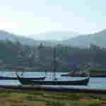 Barcos vikingos anclados en Catoria, Galicia